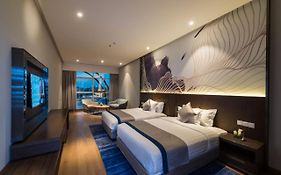 عابر الياسمين